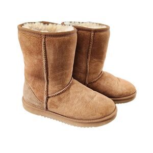 Women’s Tan Sheepskin Boots Classic Pull-On Cozy Winter Size 6